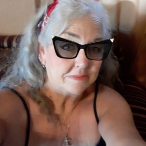 Meet your Posher, Joni marie